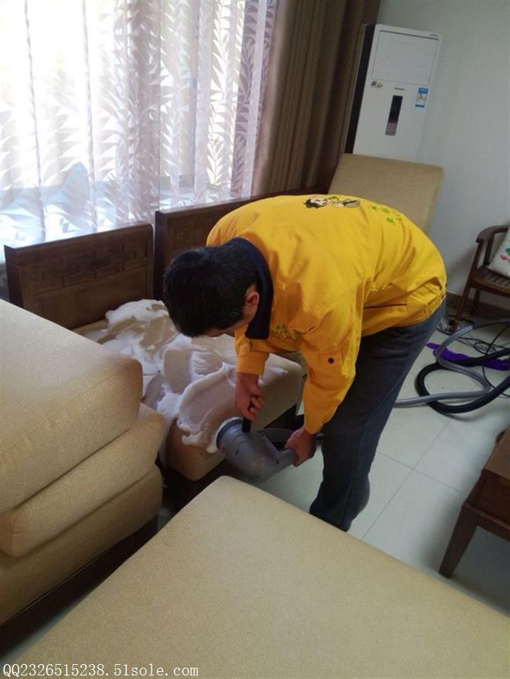 首页 绿色源动保洁服务有限公司 新闻资讯 黄马褂曹操到家政服务 为你