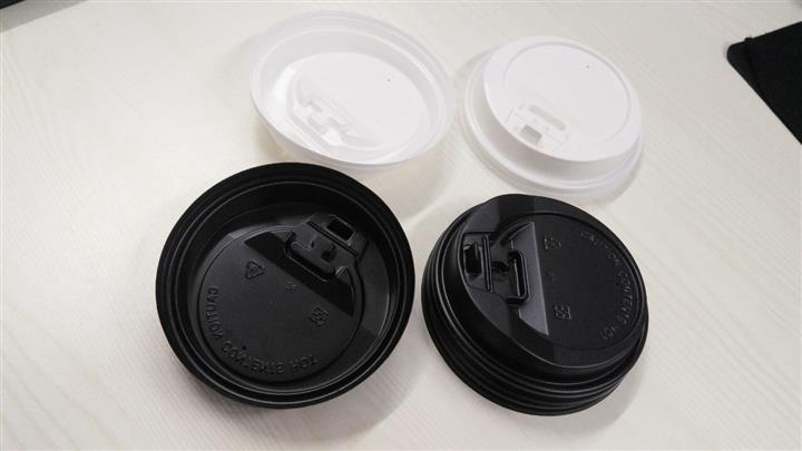 连云港金荷生产星巴克杯盖公版8090口径尖翻平口黑色和白色