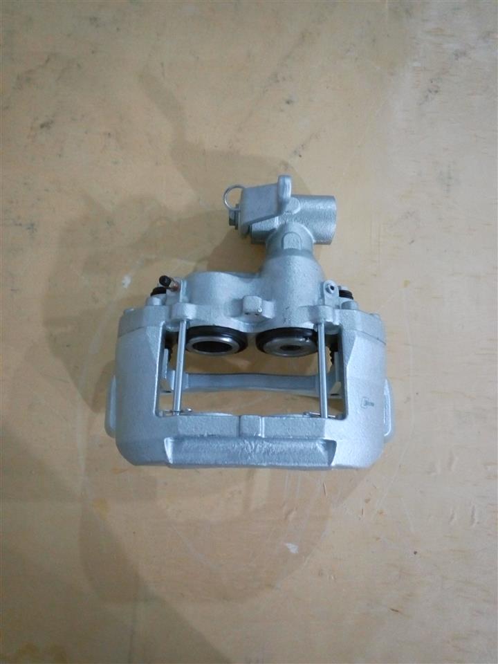 依维柯汽车液压盘式行车驻车制动器卡钳碟刹刹车泵配件