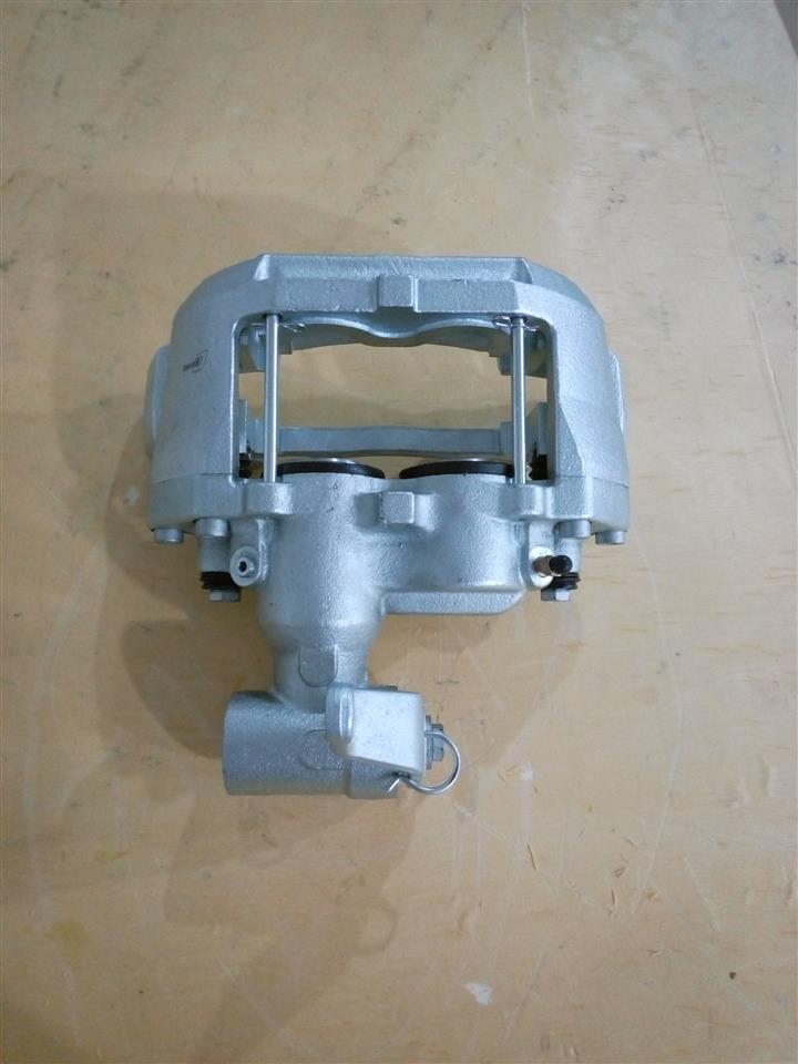 依维柯汽车液压盘式行车驻车制动器卡钳碟刹刹车泵配件