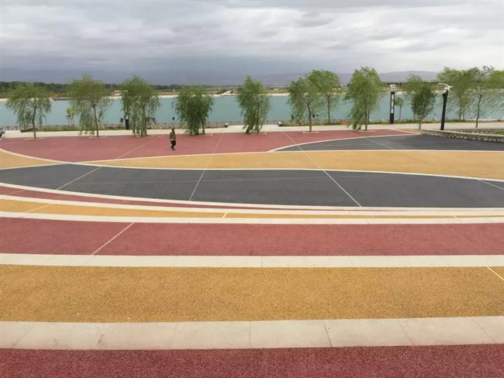 游泳池旁边及体育场地■ 园林景观道路及城市广场■ 社区内地面装饰