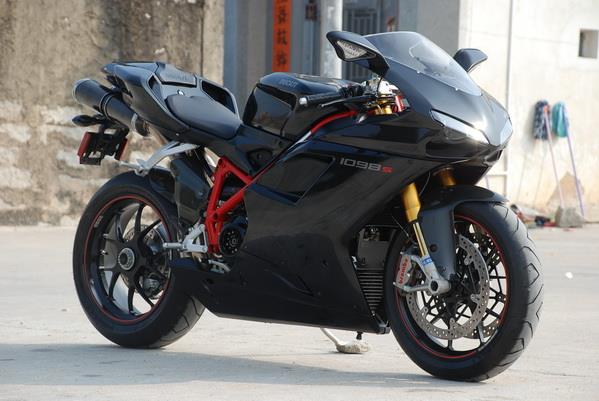 杜卡迪1098摩托车